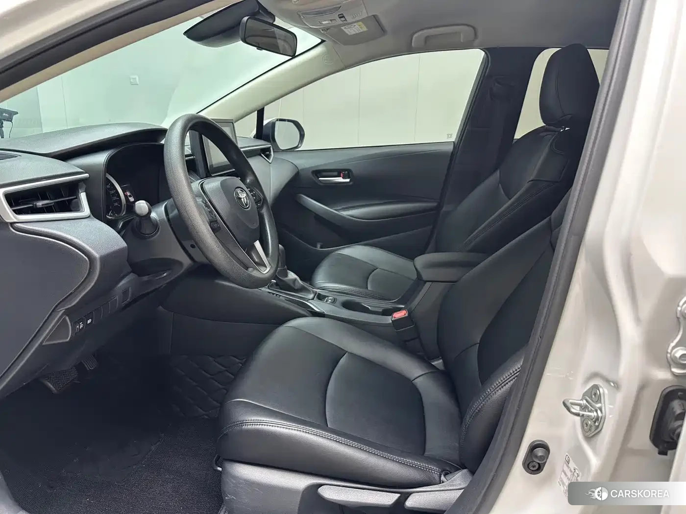 Toyota Corolla 2023 Белый из Китая, фото 2