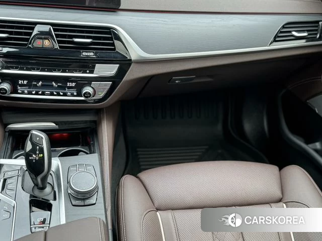 BMW 5 series 2023 Черный из Китая, фото 2