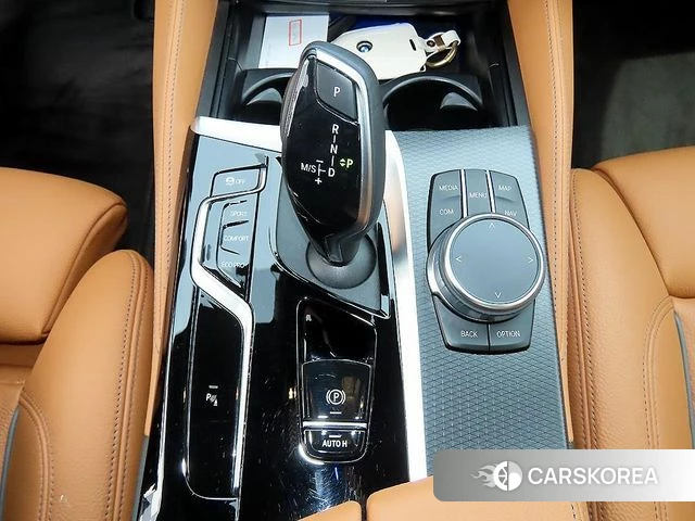 BMW 5 Series (G30) 2023 Белый из Кореи, фото 2
