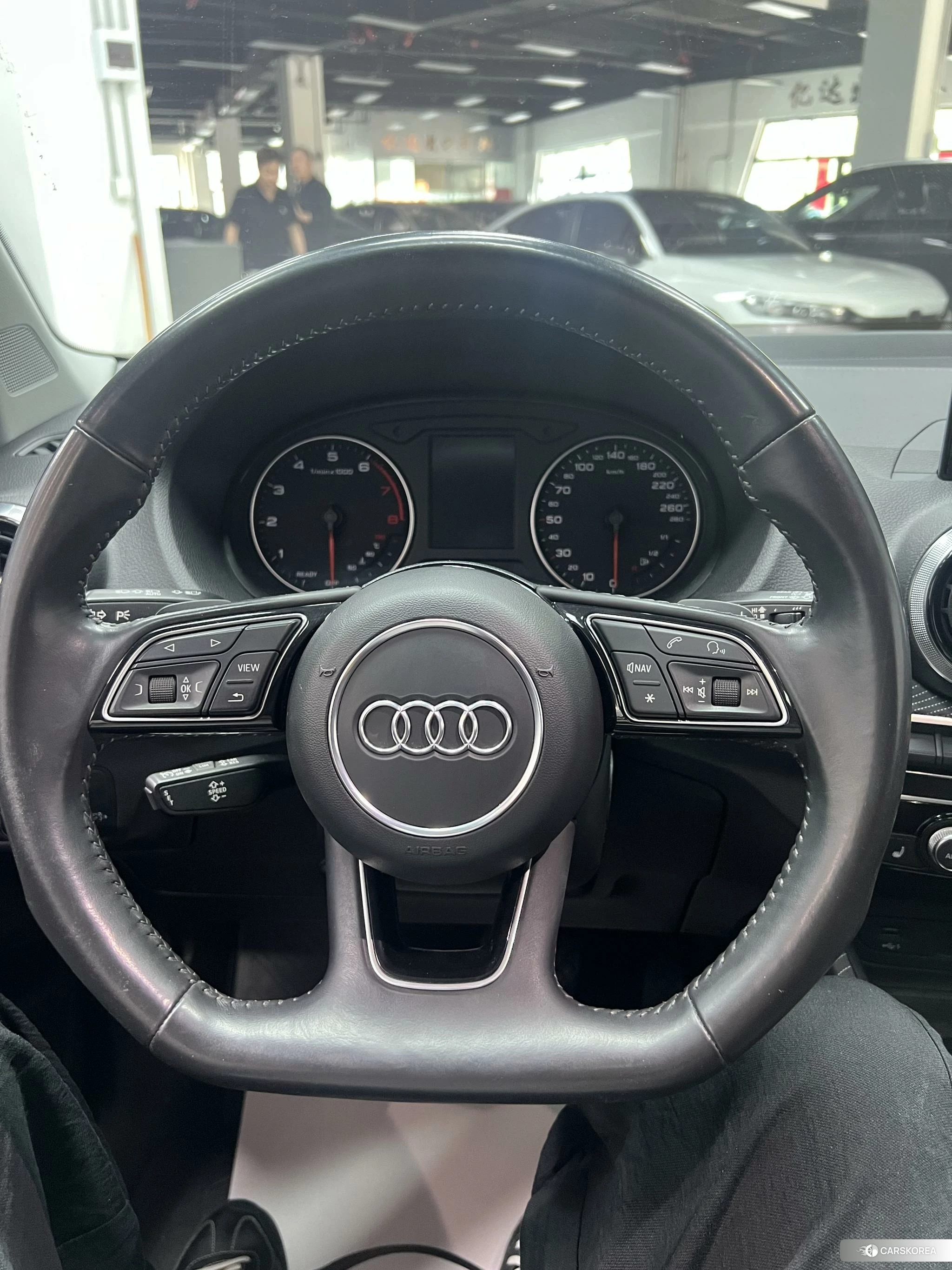 Audi Q2L 2021 Темно-серый из Китая, фото 2