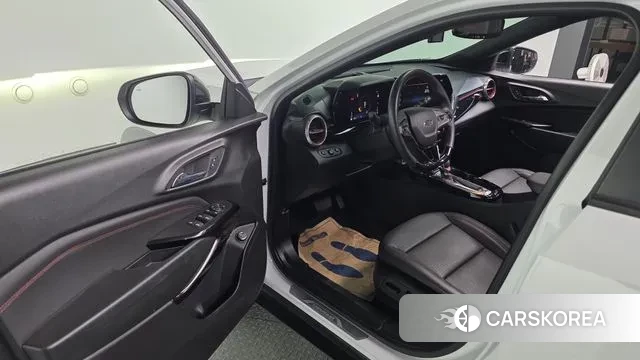 Chevrolet (GM Daewoo) Trax Crossover 2023 Белый из Кореи, фото 2