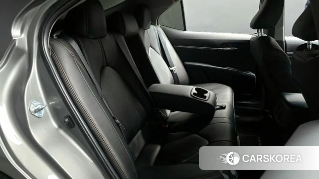 Toyota Camry (XV70) 2022 Серебряный из Кореи, фото 2