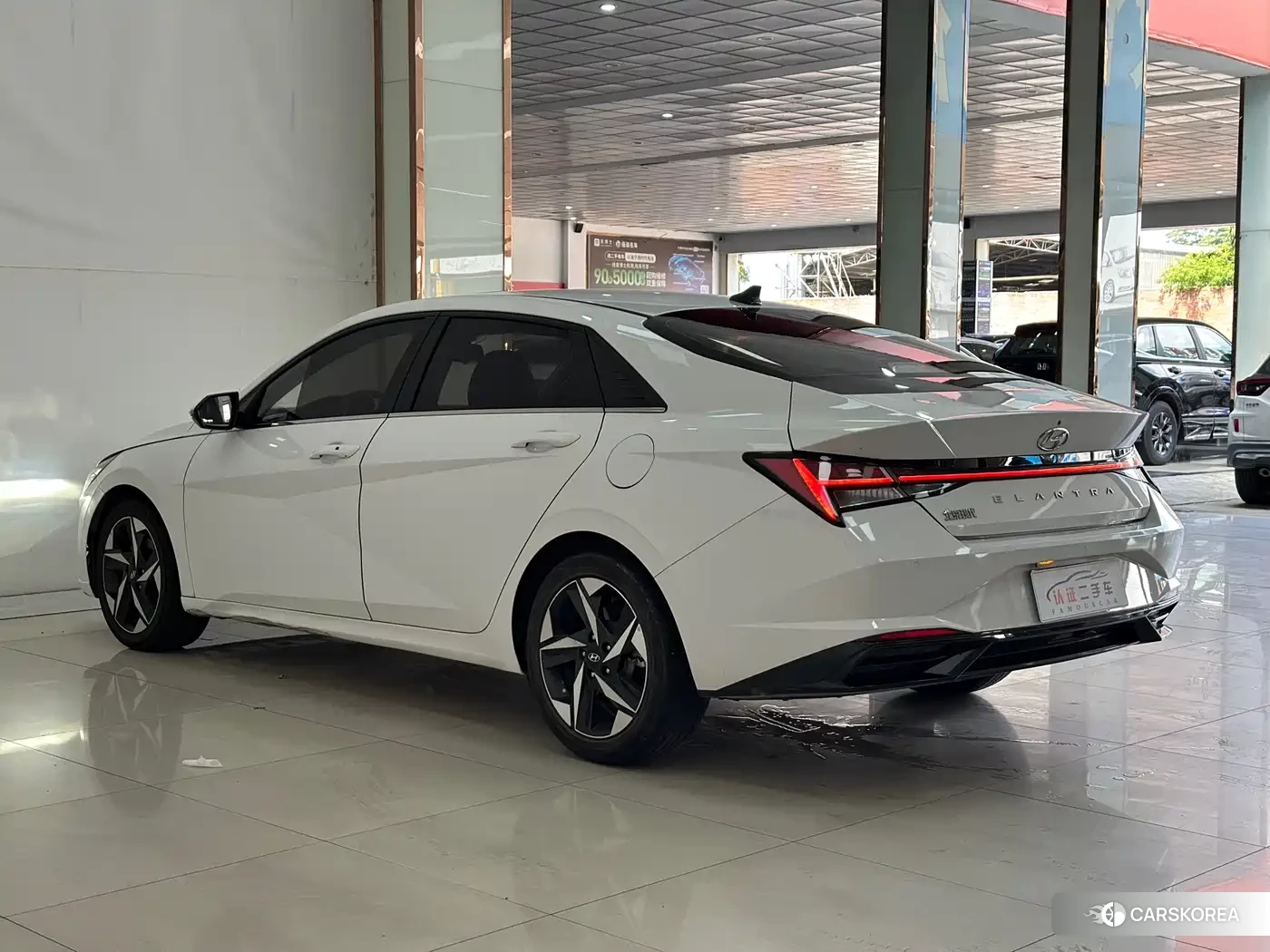 Hyundai Elantra 2022 Белый из Китая, фото 2