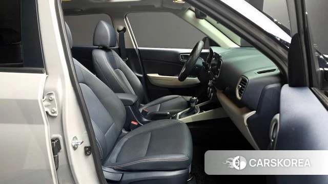 Hyundai Venue 2022 Серебристо-серый из Кореи, фото 2