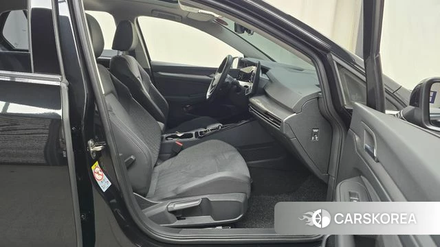 Volkswagen Golf 8th Generation 2025 Черный из Кореи, фото 2