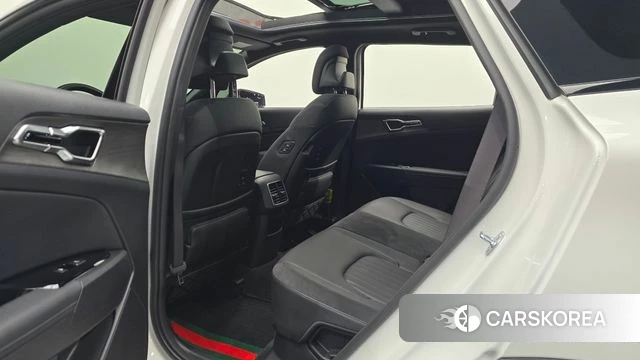 Kia Sportage 5th Generation Hybrid 2024 Белый из Кореи, фото 2