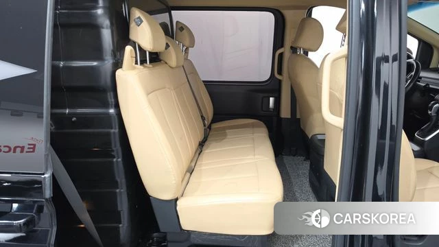 Hyundai Staria 2023 Черный из Кореи, фото 2