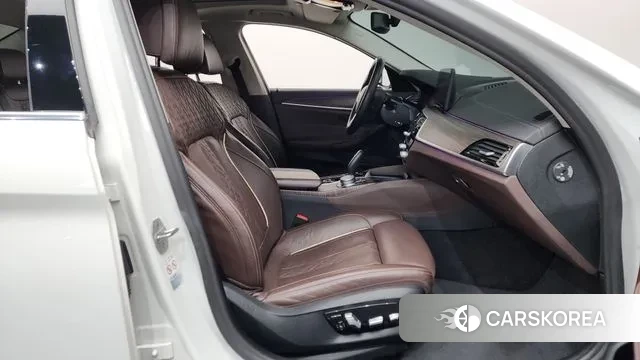 BMW 5 Series (G30) 2020 Белый из Кореи, фото 2