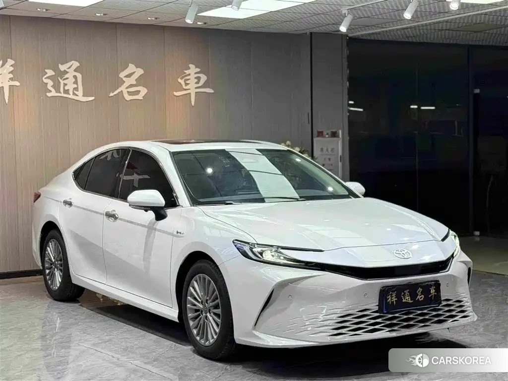 Toyota Camry 2024 Белый из Китая, фото 2