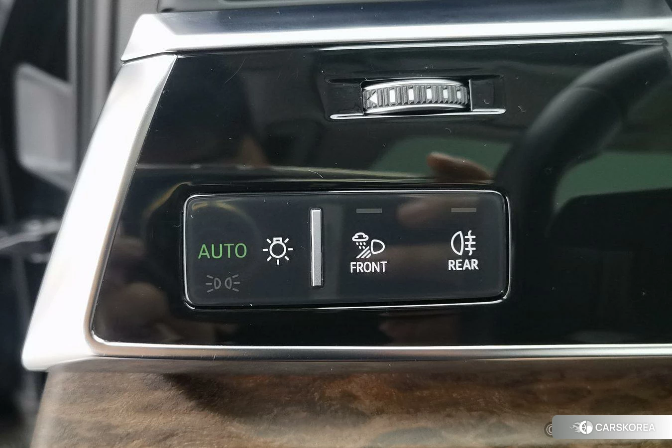 Audi Q7 2021 Черный из Китая, фото 2