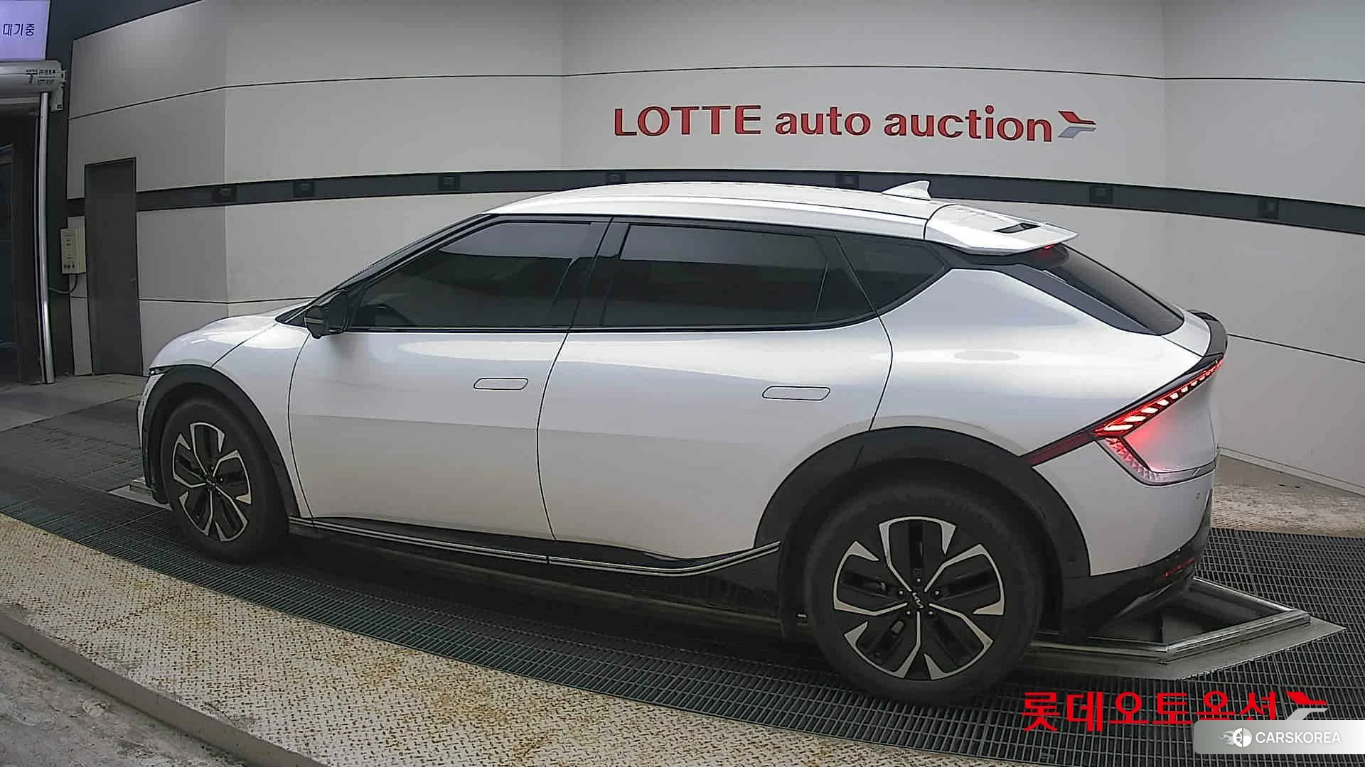 Kia EV6 2022 Snow White Pearl из Кореи, фото 2
