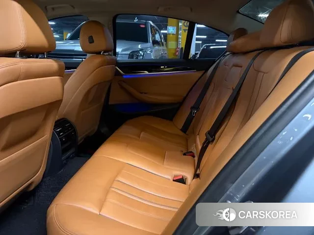 BMW 5 Series (G30) 2018 Серый из Кореи, фото 2