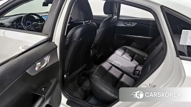 Kia The New K3 2nd generation 2021 Белый из Кореи, фото 2