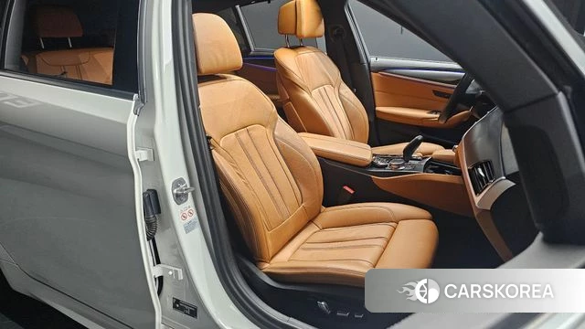 BMW 5 Series (G30) 2022 Белый из Кореи, фото 2