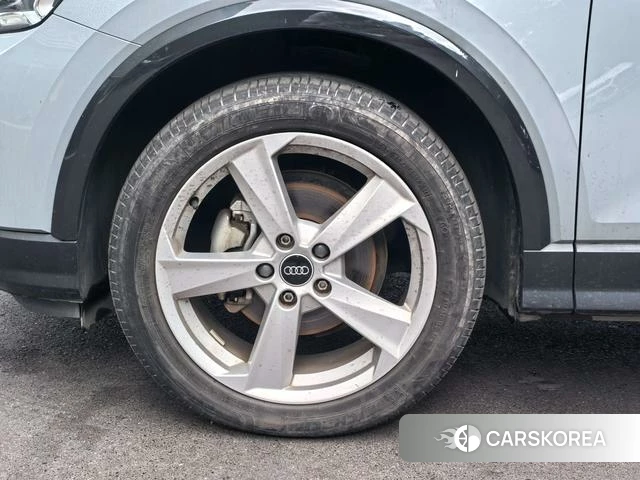 Audi Q2L 2023 Серебристо-серый из Китая, фото 2