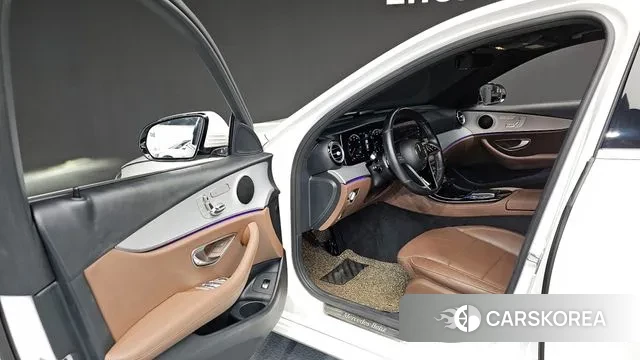 Mercedes-Benz E-Class W213 2021 Белый из Кореи, фото 2