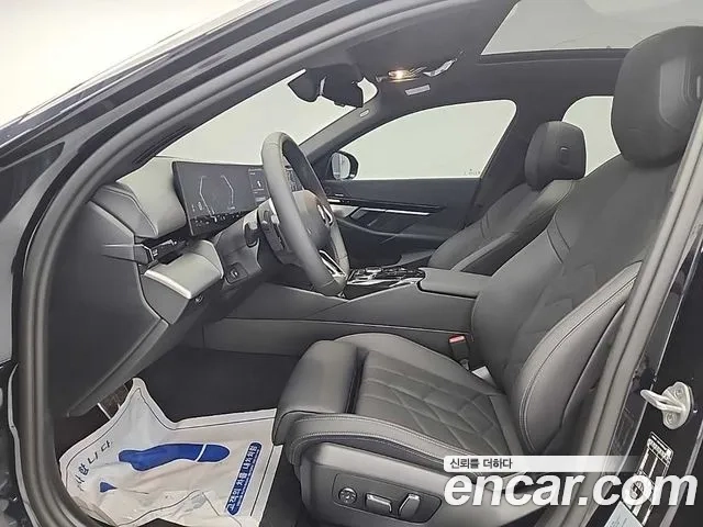 BMW 5 Series (G60) 2024 Черный из Кореи, фото 2