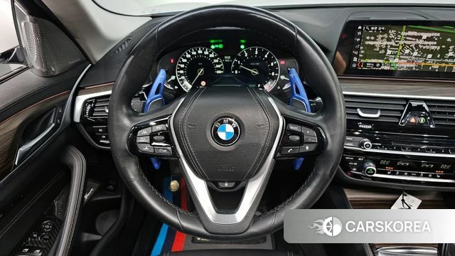 BMW 5 Series (G30) 2019 Белый из Кореи, фото 2
