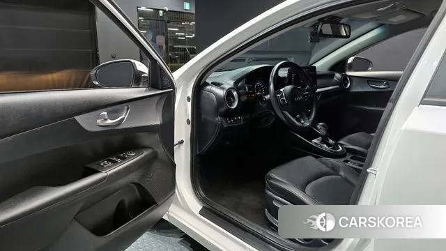 Kia The New K3 2nd generation 2022 Белый из Кореи, фото 2