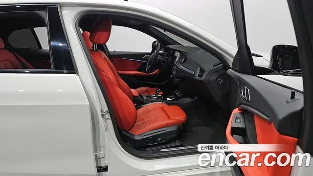 BMW 1 Series (F40) 2021 Белый из Кореи, фото 2