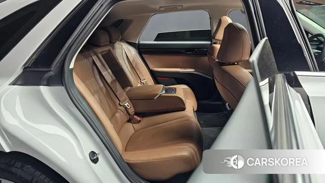 Hyundai Grandeur Hybrid (GN7) 2023 Белый из Кореи, фото 2