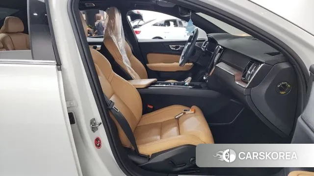 Volvo S60 3rd generation 2021 Белый из Кореи, фото 2