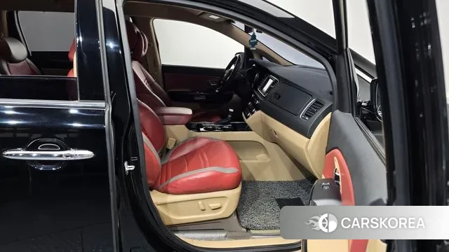 Kia The New Carnival 2018 Черный из Кореи, фото 2