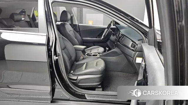 Kia Niro 2018 Черный из Кореи, фото 2