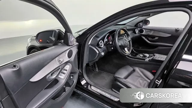 Mercedes-Benz C-Class W205 2018 Черный из Кореи, фото 2