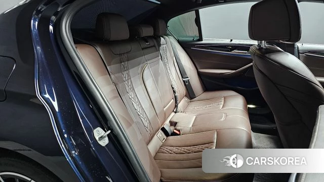 BMW 5 Series (G30) 2022 Черный из Кореи, фото 2