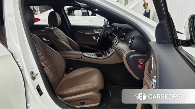 Mercedes-Benz E-Class W213 2022 Белый из Кореи, фото 2