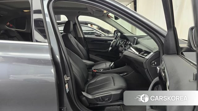 BMW X1 (F48) 2022 Серый из Кореи, фото 2