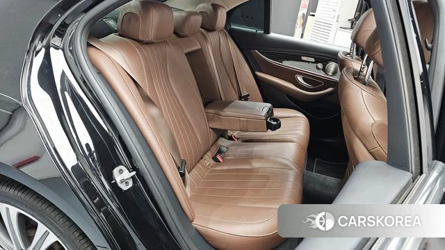 Mercedes-Benz E-Class W213 2021 Черный из Кореи, фото 2