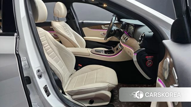 Mercedes-Benz E-Class W213 2023 Белый из Кореи, фото 2