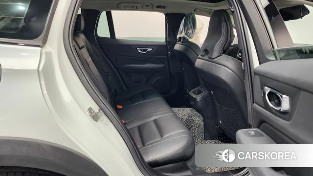 Volvo V60 Cross-Country 2nd Generation 2021 Белый из Кореи, фото 2