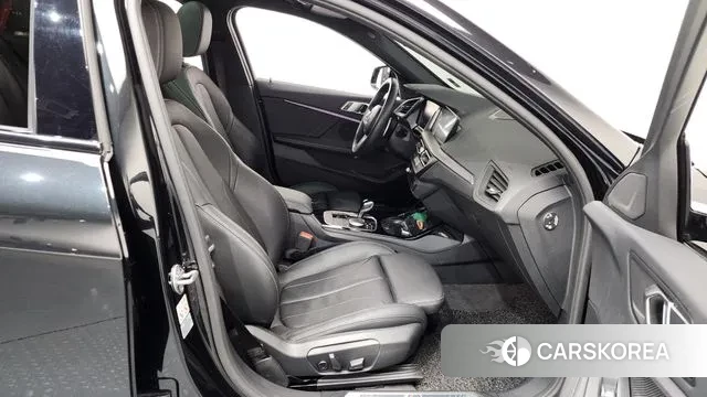 BMW 1 Series (F40) 2022 Черный из Кореи, фото 2