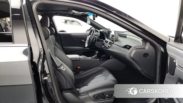 Lexus ES300h 7th generation 2023 Черный из Кореи, фото 2