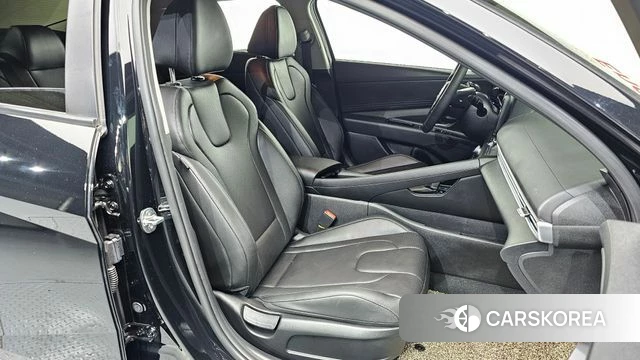 Hyundai The New Avante (CN7) 2024 Черный из Кореи, фото 2