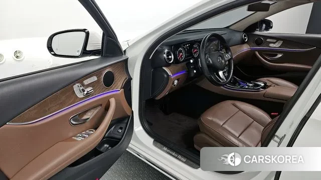 Mercedes-Benz E-Class W213 2018 Белый из Кореи, фото 2