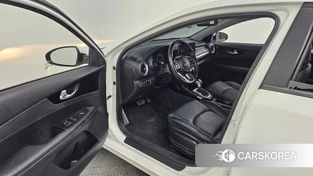 Kia The New K3 2nd generation 2022 Белый из Кореи, фото 2