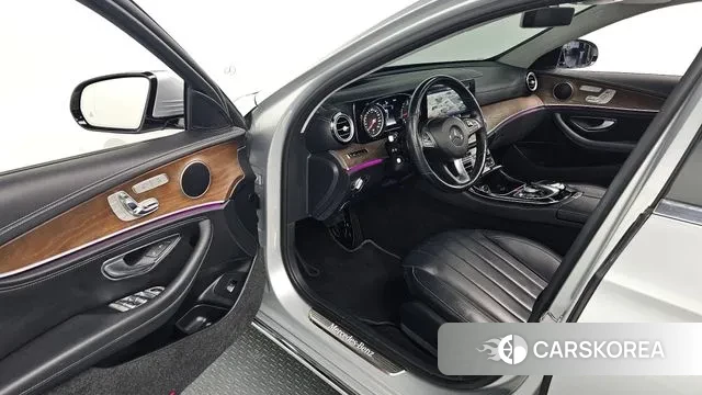 Mercedes-Benz E-Class W213 2018 Серебряный из Кореи, фото 2