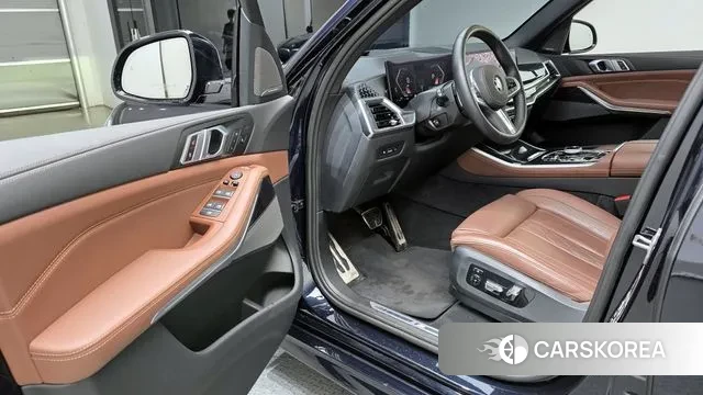 BMW X5 (G05) 2024 Черный из Кореи, фото 2