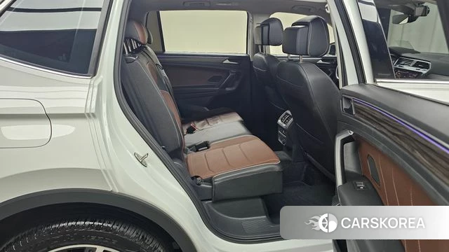 Volkswagen Tiguan Allspace 2023 Белый из Кореи, фото 2
