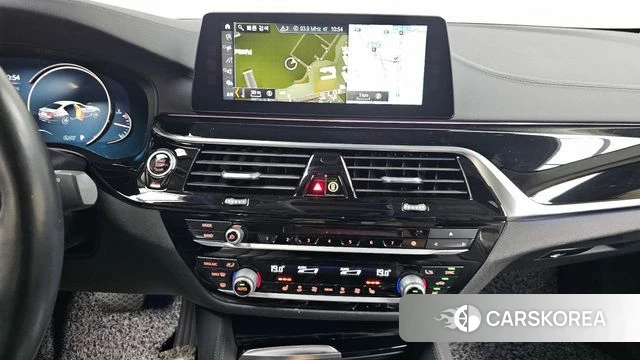 BMW 5 Series (G30) 2018 Белый из Кореи, фото 2