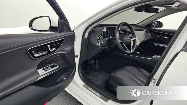 Mercedes-Benz E-Class W214 2024 Белый из Кореи, фото 2