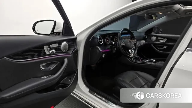 Mercedes-Benz E-Class W213 2018 Белый из Кореи, фото 2