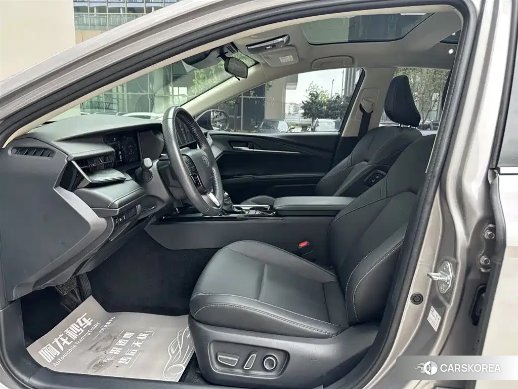 Toyota Camry 2024 Silver/gray из Китая, фото 2
