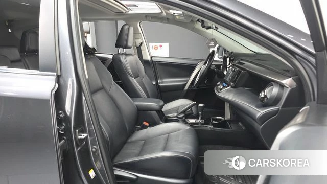 Toyota RAV4 5th Generation 2018 Серый из Кореи, фото 2