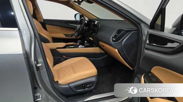 Lexus NX350h Second generation 2024 Серебристо-серый из Кореи, фото 2