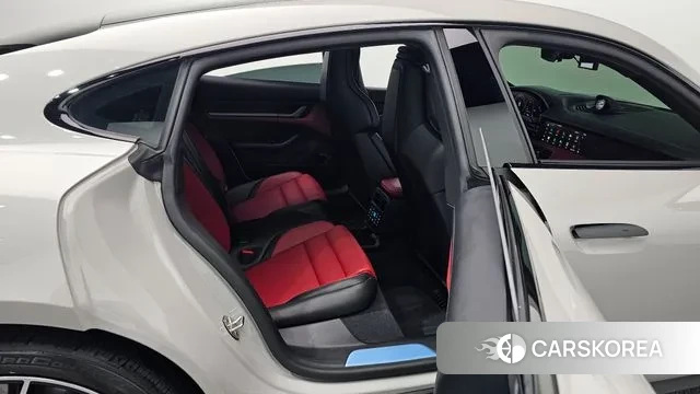 Porsche Taycan 2025 Серебристо-серый из Кореи, фото 2